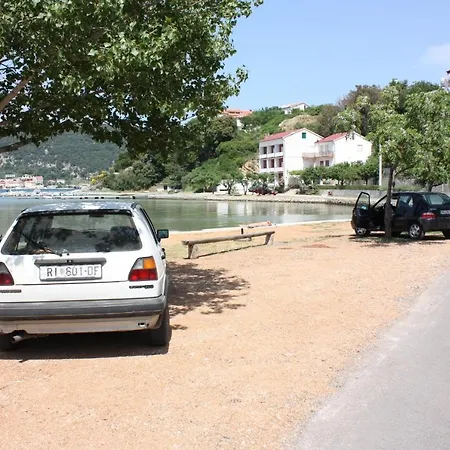 - Donja 2001d * Supetarska Draga