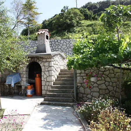 - Donja 2001d Apartment Supetarska Draga