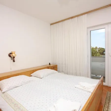 - Donja 2001d Supetarska Draga