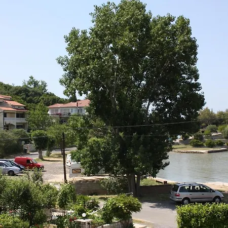 - Donja 2001d Apartment *