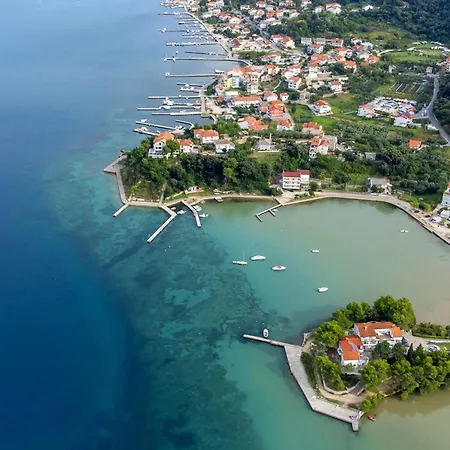 - Donja 2001d Apartment Supetarska Draga