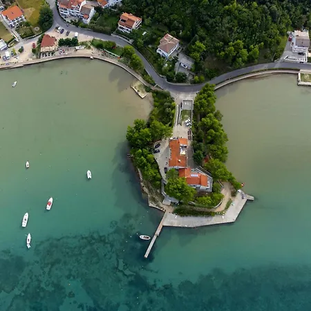 - Donja 2001d Apartment