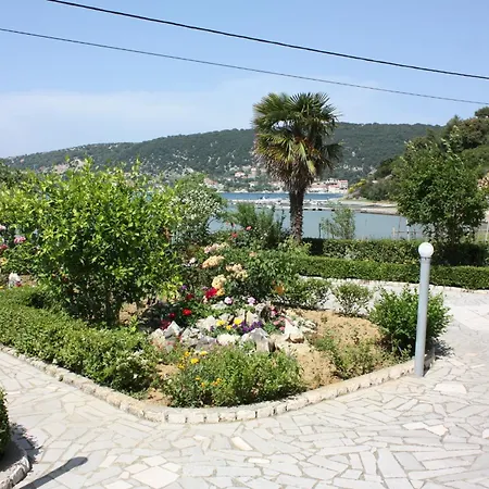 - Donja 2001d * Supetarska Draga