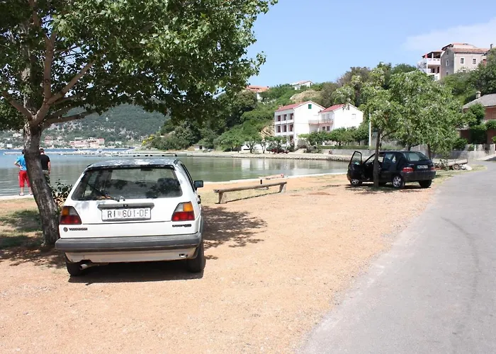 - Donja 2001d * Supetarska Draga